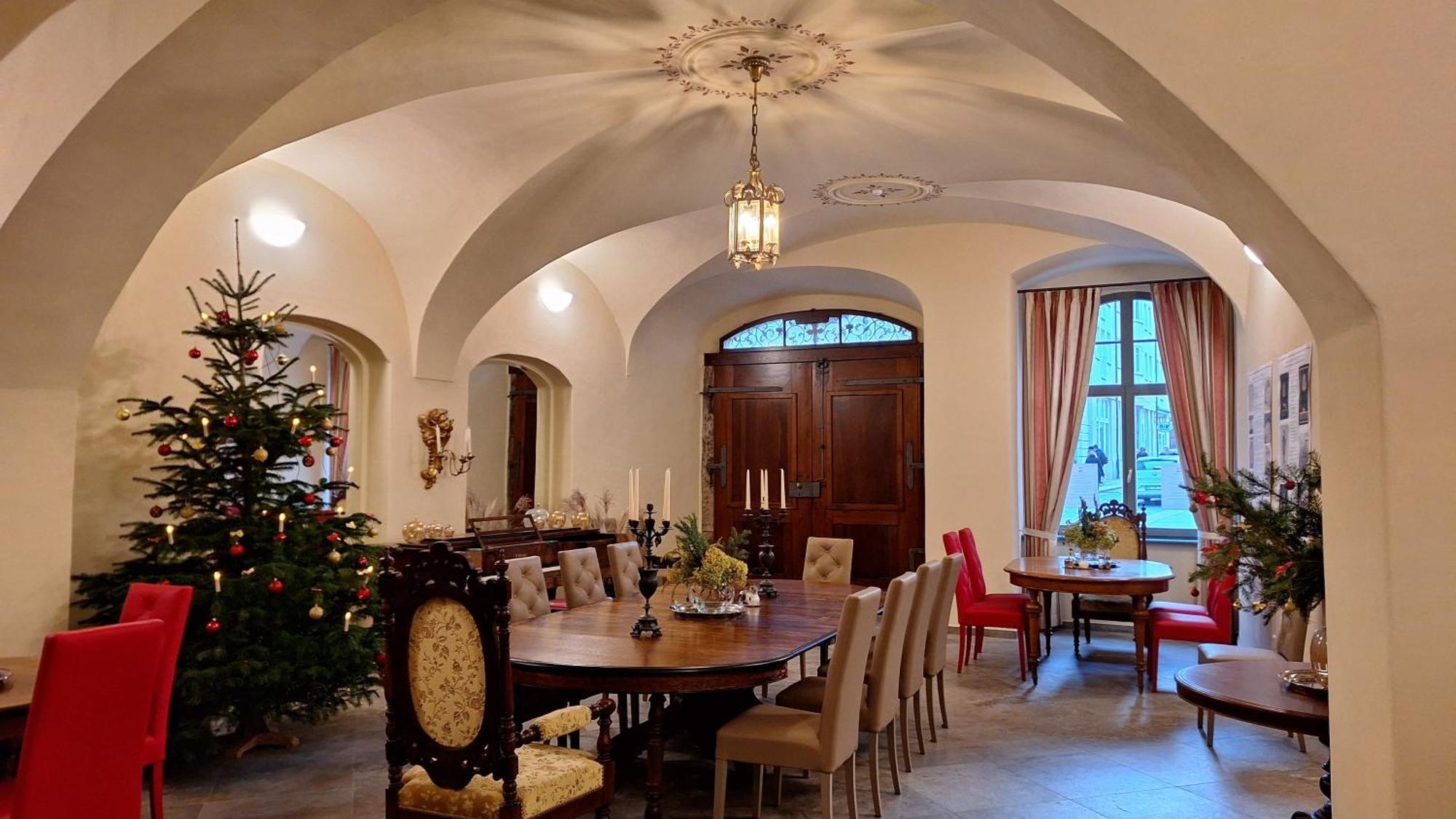 Stadtpalais Koenigssuite Maximal 2 Personen Und 1 Kleinkind 包岑 外观 照片